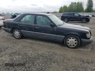 1994 Mercedes-Benz 400 E z VIN WDBEA34E8RC051086, wystawiony jako Copart lot #57184065 z przebiegiem 123 536 mil mil oraz Tytuł czysty. Historia ofert i sprzedaży dostępna na DreamBid. Obrazek 4.