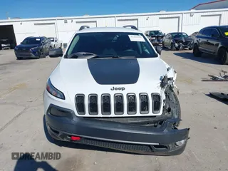 2018 Jeep Cherokee Trailhawk z VIN 1C4PJMBX8JD562994, wystawiony jako IAAI lot #41281555 z przebiegiem 86 702 mil mil oraz . Historia ofert i sprzedaży dostępna na DreamBid. Obrazek 13.