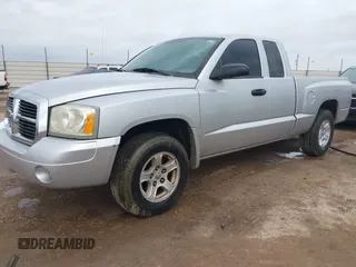 2006 Dodge Dakota SLT with VIN 1D7HE42K36S616014, listed as a IAAI auction lot 41445717 with 265,529 mi miles and . Bid and sale history available at carsss.com. Image 2.