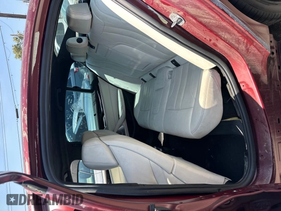 2018 BMW M5 z VIN WBSJF0C55JB283553, wystawiony jako Copart lot #55519235 z przebiegiem 57 128 mil mil oraz Szkody całkowita. Historia ofert i sprzedaży dostępna na DreamBid. Obrazek 6.