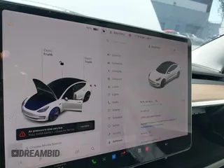 2021 Tesla Model 3 Standard Range Plus z VIN 5YJ3E1EA8MF100456, wystawiony jako IAAI lot #42100840 z przebiegiem 64 389 mil mil oraz . Historia ofert i sprzedaży dostępna na DreamBid. Obrazek 7.
