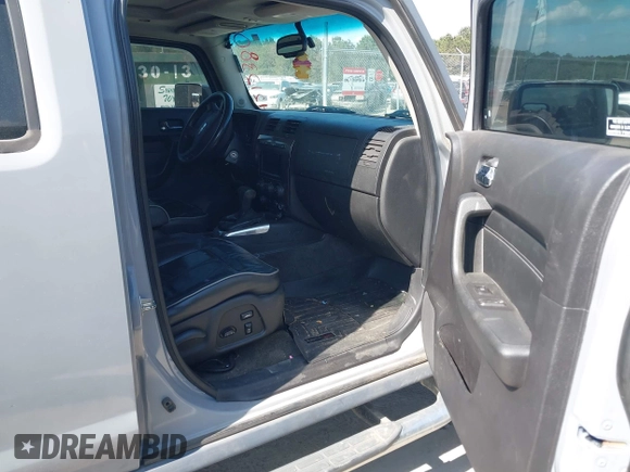 2007 Hummer H3 SUV with VIN 5GTDN13E878109598, listed as a IAAI auction lot 42123800 with 204,726 mi miles and . Bid and sale history available at DreamBid. Image 5.