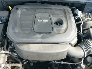 2019 Jeep Grand Cherokee Trailhawk z VIN 1C4RJFLG9KC610318, wystawiony jako IAAI lot #42708465 z przebiegiem 53 924 mil mil oraz . Historia ofert i sprzedaży dostępna na DreamBid. Obrazek 19.