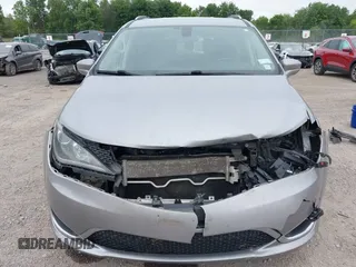2020 Chrysler Pacifica Touring L with VIN 2C4RC1BG2LR127986, listed as a IAAI auction lot 42419518 with 107,618 mi miles and . Bid and sale history available at DreamBid. Image 12.