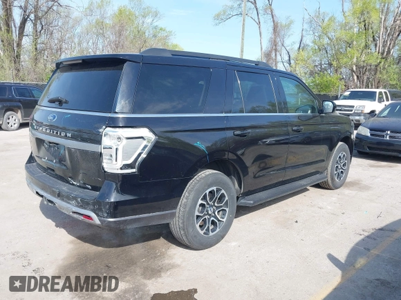 2024 Ford Expedition XLT with VIN 1FMJU1J85REA08710, listed as a IAAI auction lot 41966242 with 68,191 mi miles. Bid and sale history available at carsss.com. Image 4.