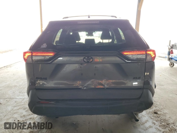 2020 Toyota RAV4 XLE with VIN 2T3W1RFV0LW084934, listed as a Copart auction lot 65985795 with 43,010 mi miles and Salvage title. Bid and sale history available at DreamBid. Image 6.
