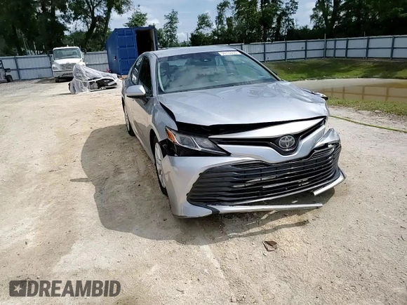 2018 Toyota Camry LE z VIN 4T1B11HK3JU525478, wystawiony jako Copart lot #56112235 z przebiegiem 141 609 mil mil oraz Szkoda całkowita • Salvage title. Historia ofert i sprzedaży dostępna na DreamBid. Obrazek 14.