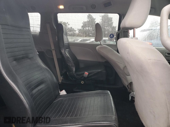 2019 Toyota Sienna L with VIN 5TDZZ3DC3KS993948, listed as a Copart auction lot 45290395 with 226,883 mi miles and Salvage Title. Bid and sale history available at carsss.com. Image 11.