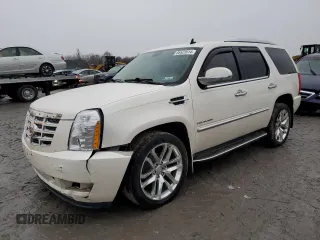 2011 Cadillac Escalade Luxury z VIN 1GYS4BEF7BR399844, wystawiony jako Copart lot #85523914 z przebiegiem 123 010 mil mil oraz Szkoda całkowita • Salvage title. Historia ofert i sprzedaży dostępna na DreamBid. Obrazek 1.