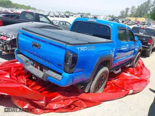 2020 Toyota Tacoma 4WD SR5 with VIN 3TMCZ5AN4LM301608, listed as a IAAI auction lot 41096135 with 1 mi miles. Bid and sale history available at carsss.com. Image 4.