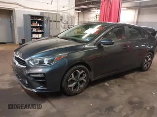 2019 Kia Forte LXS z VIN 3KPF24AD4KE061732, wystawiony jako IAAI lot #42286271 z przebiegiem 96 935 mil mil oraz . Historia ofert i sprzedaży dostępna na DreamBid. Obrazek 2.