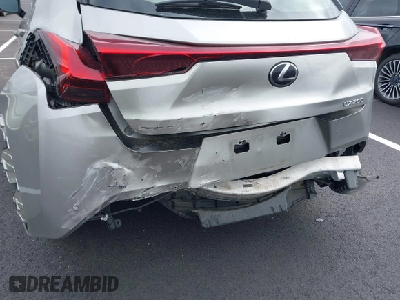 2020 Lexus UX with VIN JTHP3JBH5L2024624, listed as a IAAI auction lot 41826234 with 82,043 mi miles. Bid and sale history available at carsss.com. Image 6.