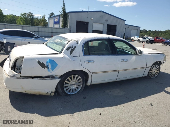 2004 Lincoln Town Car Signature with VIN 1LNHM81W04Y603672, listed as a Copart auction lot 52566725 with 214,180 mi miles and Salvage Title. Bid and sale history available at carsss.com. Image 3.