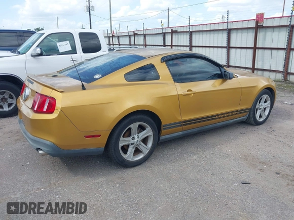 2010 Ford Mustang V6 с VIN 1ZVBP8AN1A5153856, выставлен на аукционе IAAI как лот 42461635 с пробегом 158 071 миль миль и . История ставок и продаж доступна на DreamBid. Изображение 4.
