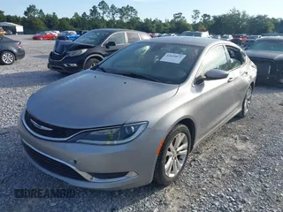 2015 Chrysler 200 Limited z VIN 1C3CCCAB2FN598758, wystawiony jako IAAI lot #42695873 z przebiegiem 108 508 mil mil oraz . Historia ofert i sprzedaży dostępna na DreamBid. Obrazek 2.