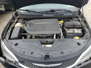 2015 Chrysler 200 C z VIN 1C3CCCEG6FN543638, wystawiony jako Copart lot #54553705 z przebiegiem 54 056 mil mil oraz Szkody całkowita. Historia ofert i sprzedaży dostępna na DreamBid. Obrazek 11.