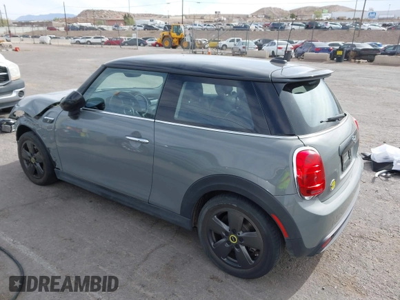 2022 MINI Hardtop Cooper SE z VIN WMW13DJ01N2P85767, wystawiony jako IAAI lot #41921346 z przebiegiem 17 446 mil mil oraz . Historia ofert i sprzedaży dostępna na DreamBid. Obrazek 15.
