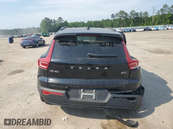 2023 Volvo XC40 Plus Dark Theme с VIN YV4L12UW0P2069853, выставлен на аукционе Copart как лот 57647985 с пробегом 16 252 миль миль и Списание • Salvage title. История ставок и продаж доступна на DreamBid. Изображение 6.