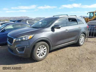 2016 Kia Sorento LX with VIN 5XYPG4A33GG021889, listed as a IAAI auction lot 42088898 with 171,491 mi miles. Bid and sale history available at carsss.com. Image 2.