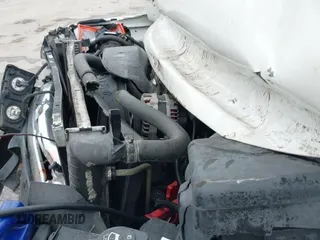 2006 Chevrolet Silverado 2500HD LT2 z VIN 1GCHK23U26F139463, wystawiony jako IAAI lot #42274220 z przebiegiem 247 156 mil mil oraz . Historia ofert i sprzedaży dostępna na DreamBid. Obrazek 19.