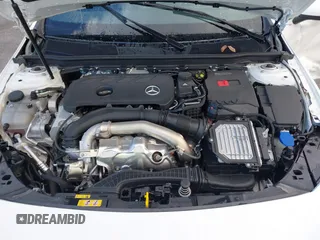 2025 Mercedes-Benz CLA 250 z VIN W1K5J4GBXSN516282, wystawiony jako IAAI lot #41092559 z przebiegiem 7917 mil mil oraz . Historia ofert i sprzedaży dostępna na DreamBid. Obrazek 10.