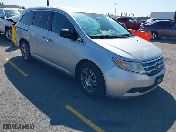2013 Honda Odyssey EX with VIN 5FNRL5H43DB044603, listed as a IAAI auction lot 41996667 with 132,864 mi miles. Bid and sale history available at carsss.com. Image 1.