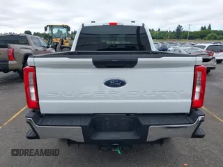 2025 Ford F-250 XL z VIN 1FT7W2BT1SED32938, wystawiony jako IAAI lot #42831510 z przebiegiem 7 496 mil mil oraz . Historia ofert i sprzedaży dostępna na DreamBid. Obrazek 17.