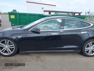 2016 Tesla Model S 90D с VIN 5YJSA1E27GF129855, выставлен на аукционе IAAI как лот 42282536 с пробегом 92 050 миль миль и . История ставок и продаж доступна на DreamBid. Изображение 14.