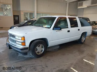 1998 Chevrolet Suburban with VIN 1GNEC16R5WJ358889, listed as a IAAI auction lot 41588573 with 185,298 mi miles. Bid and sale history available at carsss.com. Image 2.