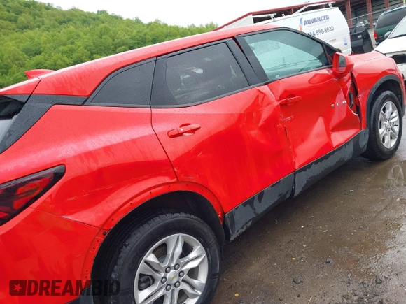 2020 Chevrolet Blazer LT with VIN 3GNKBHR46LS669529, listed as a IAAI auction lot 42226887 with 87,894 mi miles and . Bid and sale history available at DreamBid. Image 6.