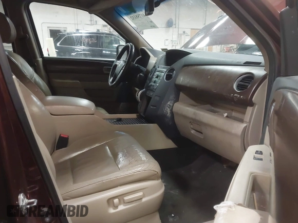 2011 Honda Pilot EX-L with VIN 5FNYF4H56BB051404, listed as a IAAI auction lot 41758332 with 301,099 mi miles. Bid and sale history available at carsss.com. Image 5.