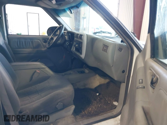 1995 Chevrolet Blazer with VIN 1GNDT13W0S2182537, listed as a IAAI auction lot 42647704 with 288,515 mi miles and . Bid and sale history available at DreamBid. Image 5.