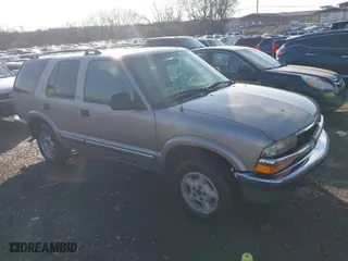 1998 Chevrolet Blazer LS with VIN 1GNDT13W7WK179219, listed as a IAAI auction lot 41173648 with 247,164 mi miles. Bid and sale history available at carsss.com. Image 1.