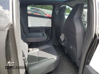 2024 Tesla Cybertruck z VIN 7G2CEHED6RA008055, wystawiony jako Copart lot #73744744 z przebiegiem 823 mil mil oraz Szkody całkowita. Historia ofert i sprzedaży dostępna na DreamBid. Obrazek 11.