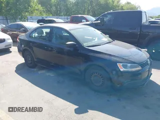 2014 Volkswagen Jetta S z VIN 3VW2K7AJ9EM379939, wystawiony jako IAAI lot #42419996 z przebiegiem 138 197 mil mil oraz . Historia ofert i sprzedaży dostępna na DreamBid. Obrazek 1.