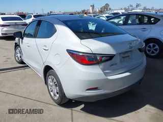 2019 Toyota Yaris L с VIN 3MYDLBYV5KY512111, выставлен на аукционе IAAI как лот 42317107 с пробегом 74 632 миль миль и . История ставок и продаж доступна на DreamBid. Изображение 3.