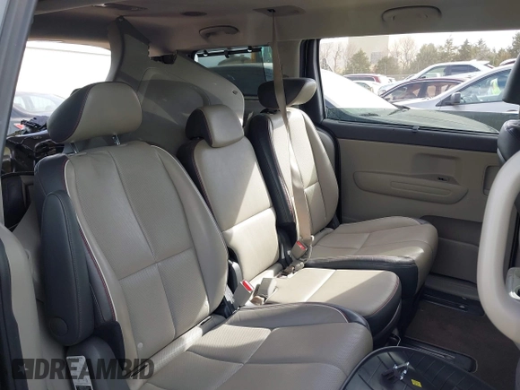 2018 Kia Sedona LX with VIN KNDMB5C15J6390850, listed as a IAAI auction lot 41667222 with 114,879 mi miles. Bid and sale history available at carsss.com. Image 8.
