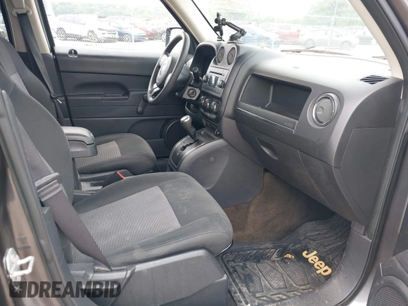 2017 Jeep Patriot Sport SE with VIN 1C4NJPBA0HD118393, listed as a IAAI auction lot 42481719 with 159,602 mi miles and . Bid and sale history available at DreamBid. Image 5.