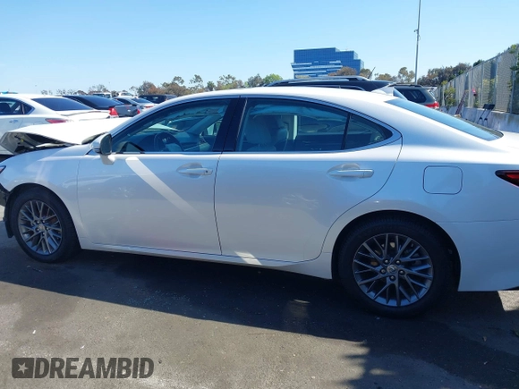 2018 Lexus ES with VIN 58ABK1GG1JU116186, listed as a IAAI auction lot 41981965 with 98,233 mi miles. Bid and sale history available at carsss.com. Image 15.