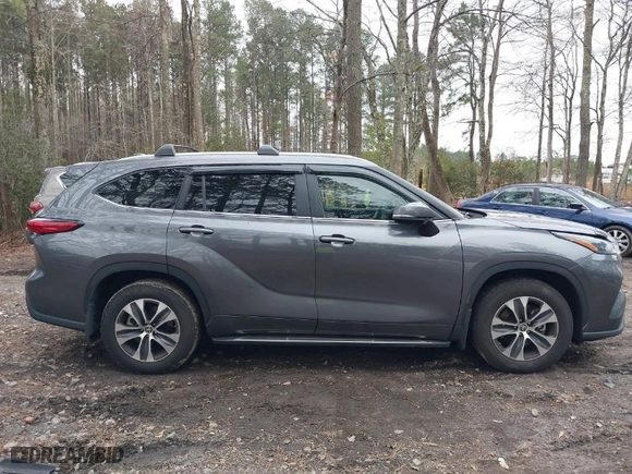 2023 Toyota Highlander L with VIN 5TDKDRAH2PS520486, listed as a IAAI auction lot 41163516 with 43,952 mi miles. Bid and sale history available at carsss.com. Image 13.