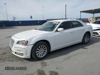 2011 Chrysler 300 z VIN 2C3CA4CG9BH529931, wystawiony jako Copart lot #53726545 z przebiegiem 154 483 mil mil oraz Czysty tytuł • Clean title. Historia ofert i sprzedaży dostępna na DreamBid. Obrazek 1.