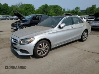 2016 Mercedes-Benz C 300 Luxury z VIN 55SWF4KB8GU099465, wystawiony jako Copart lot #60092545 z przebiegiem 115 043 mil mil oraz Czysty tytuł • Clean title. Historia ofert i sprzedaży dostępna na DreamBid. Obrazek 1.