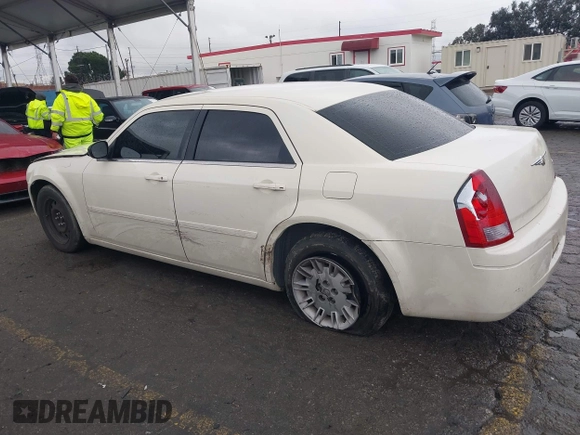 2006 Chrysler 300 with VIN 2C3KA43RX6H470150, listed as a IAAI auction lot 41767272 with 107,457 mi miles. Bid and sale history available at carsss.com. Image 14.