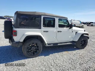 2022 Jeep Wrangler Unlimited Sahara with VIN 1C4JJXP60NW158556, listed as a Copart auction lot 46195725 with 30,773 mi miles and Salvage title. Bid and sale history available at DreamBid. Image 3.