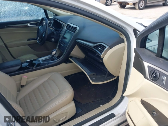2014 Ford Fusion SE with VIN 3FA6P0HD8ER169211, listed as a IAAI auction lot 42038877 with 215,769 mi miles. Bid and sale history available at carsss.com. Image 5.