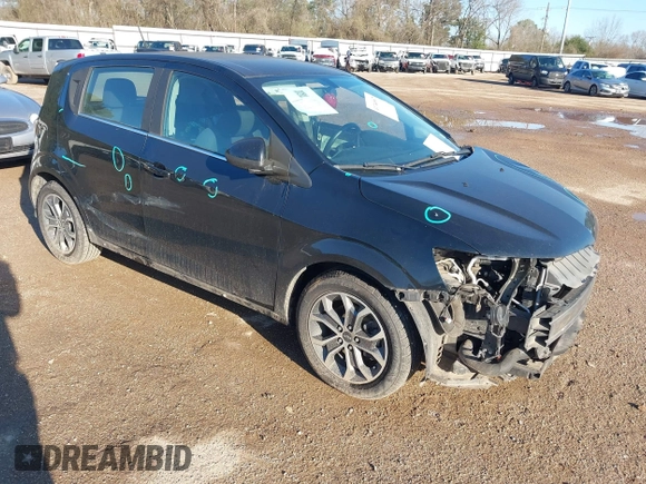 2018 Chevrolet Sonic LT z VIN 1G1JD6SB2J4124719, wystawiony jako IAAI lot #41744967 z przebiegiem 85 988 mil mil oraz . Historia ofert i sprzedaży dostępna na DreamBid. Obrazek 1.