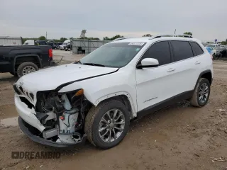 2019 Jeep Cherokee Latitude Plus с VIN 1C4PJLLB3KD486387, выставлен на аукционе Copart как лот 54371725 с пробегом 145 056 миль миль и Списание • Salvage title. История ставок и продаж доступна на DreamBid. Изображение 1.