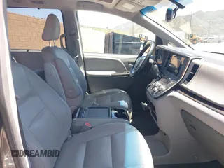2016 Toyota Sienna XLE with VIN 5TDYK3DCXGS722960, listed as a IAAI auction lot 42153794 with 147,331 mi miles. Bid and sale history available at carsss.com. Image 5.