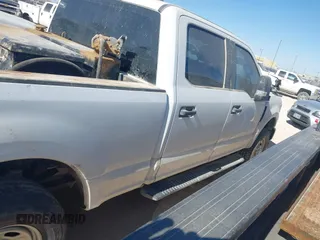 2022 Ford F-250 XL z VIN 1FT7W2B65NED00802, wystawiony jako IAAI lot #41676780 z przebiegiem 164 529 mil mil oraz . Historia ofert i sprzedaży dostępna na DreamBid. Obrazek 13.