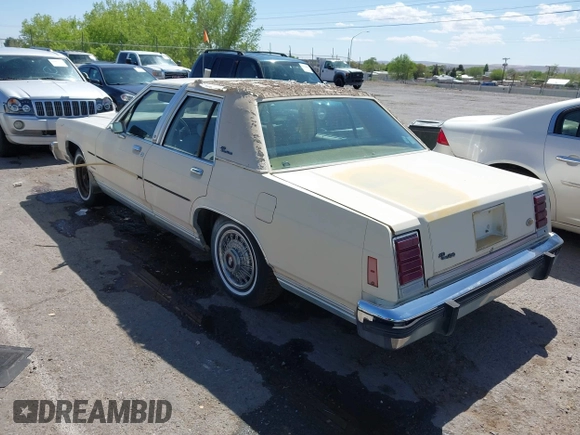 1984 Ford Crown Victoria z VIN 1FABP43F9EZ170457, wystawiony jako IAAI lot #42095730 z przebiegiem 60 839 mil mil oraz . Historia ofert i sprzedaży dostępna na DreamBid. Obrazek 3.